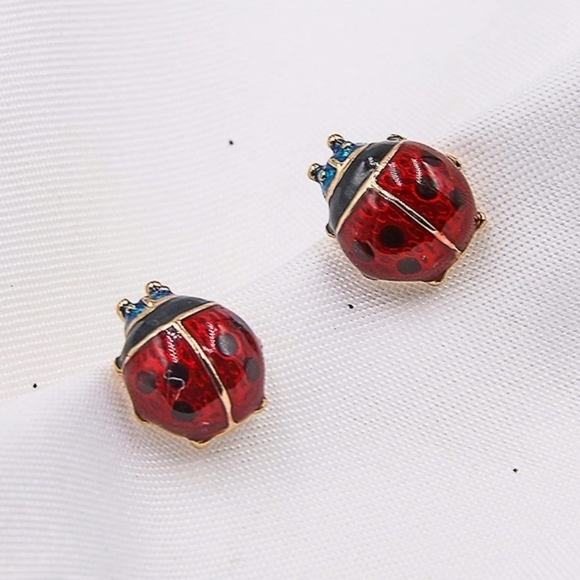 Sale! New Adorable Dainty Little Lady Bug Stud Earrings - Picture 10 of 11